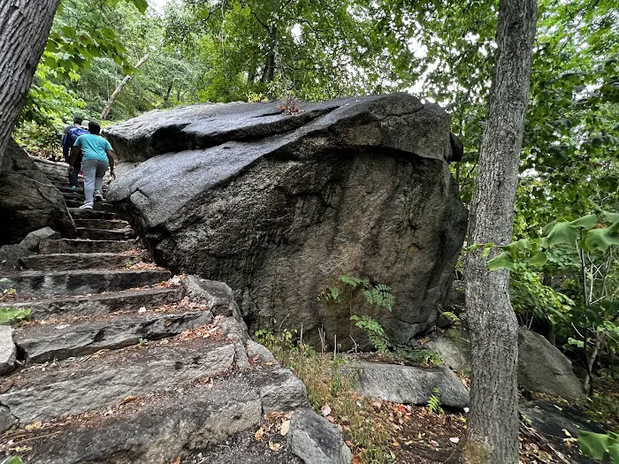 Suffern Bear Mountain Trailhead Picture 1