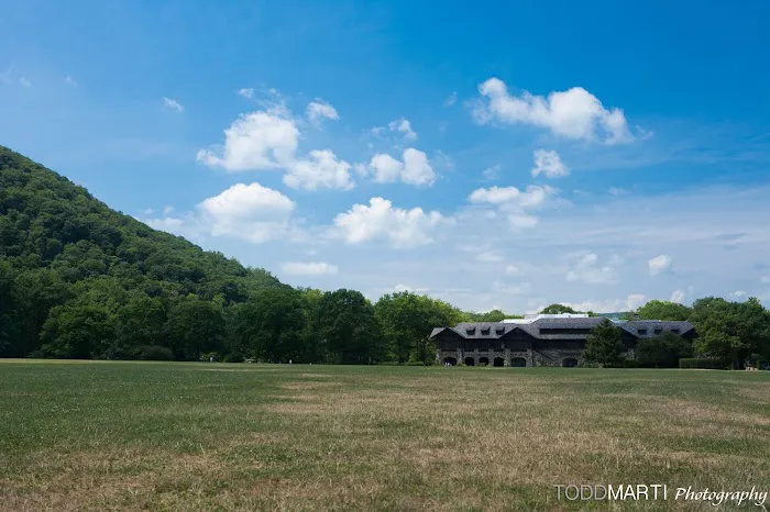 Bear Mountain Inn Picture 4