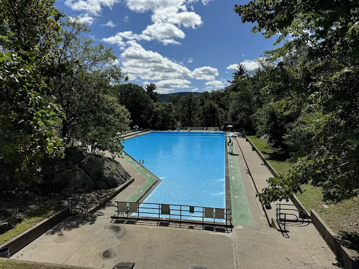 Bear Mountain Inn Picture 3