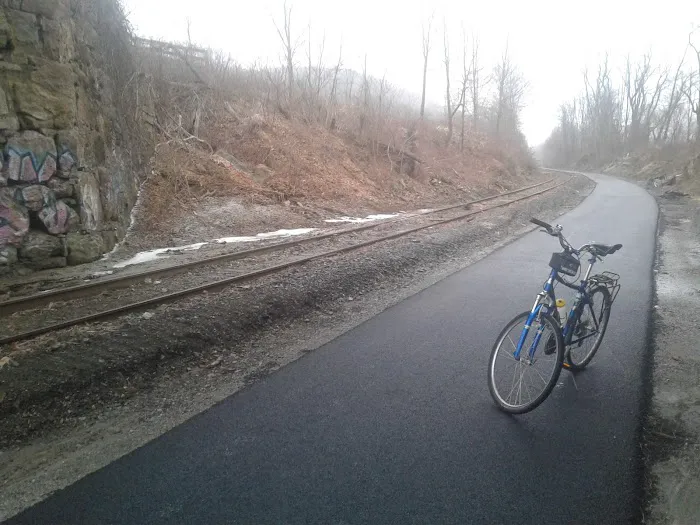 Parking for Putnam Trailway Picture 2