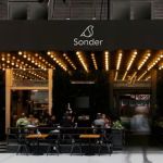 Henri on 24 Hotel Chelsea, Sonder