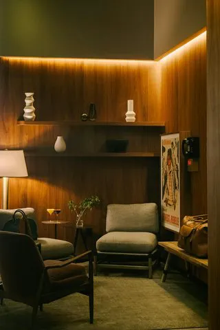 Henri on 24 Hotel Chelsea, Sonder Picture 8