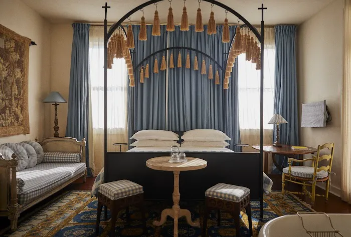 Ash Hotels Picture 1