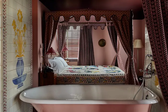 Ash Hotels Picture 7