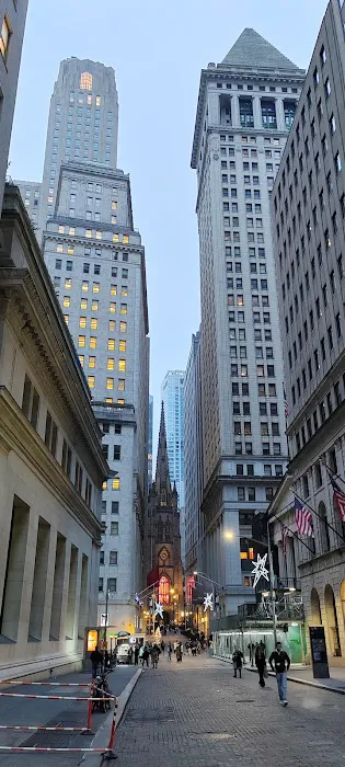 Wall Street Public Courtyard Picture 1