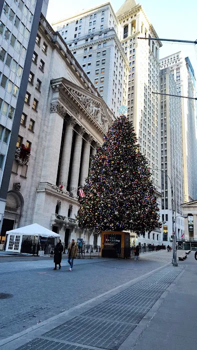 Wall Street Public Courtyard Picture 10