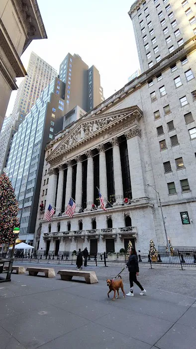Wall Street Public Courtyard Picture 4