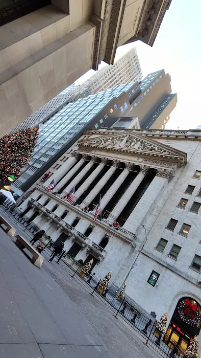 Wall Street Public Courtyard Picture 9