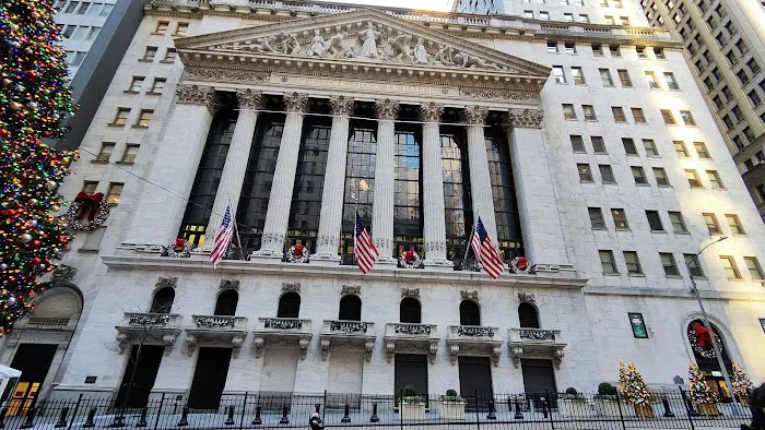 Wall Street Public Courtyard Picture 6