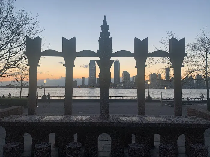 Hudson Tower Park Picture 1