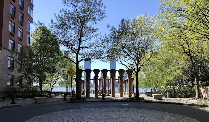 Hudson Tower Park Picture 3