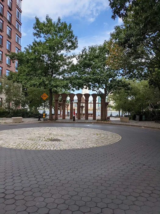 Hudson Tower Park Picture 9