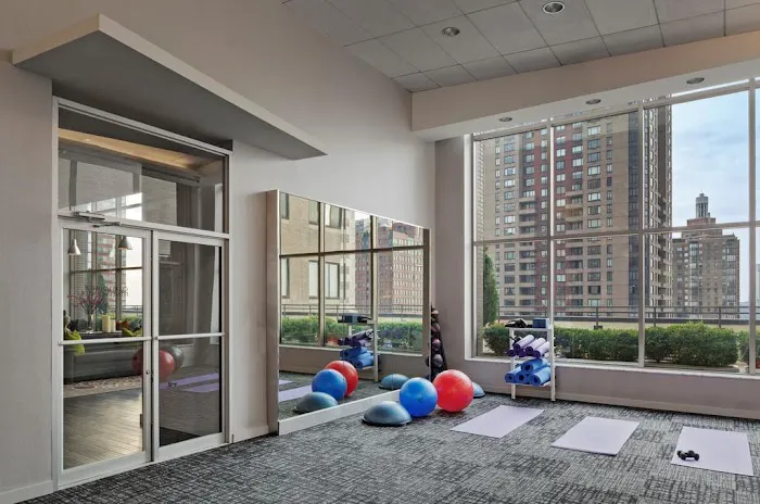 Global Luxury Suites at 90 Washington Picture 1