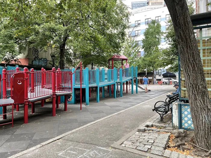 Vesuvio Playground Picture 2