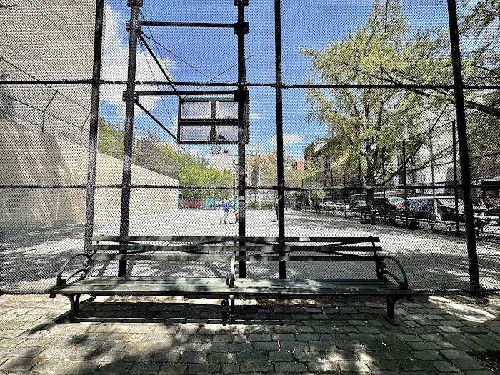 Vesuvio Playground Picture 9