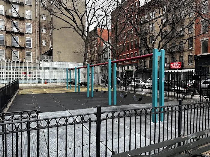 Vesuvio Playground Picture 4