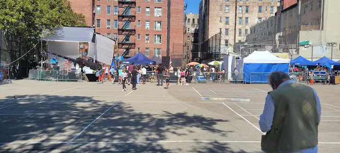 Houston St Park Picture 1