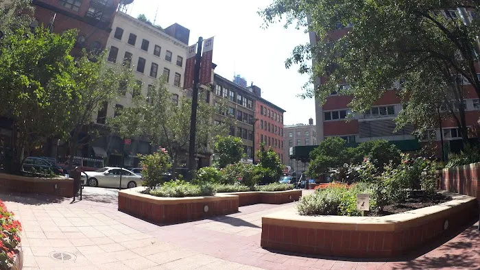 Tribeca Tower Courtyard Picture 6
