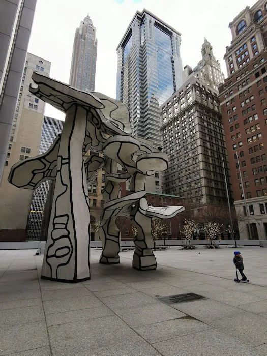 Louise Nevelson Plaza Picture 4