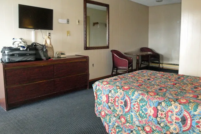 Royal Motel Picture 5