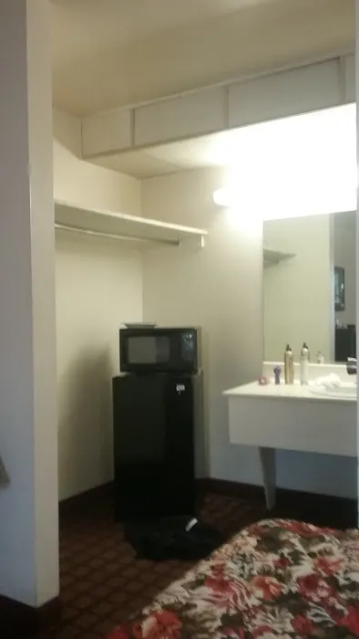 Budget Inn Picture 2