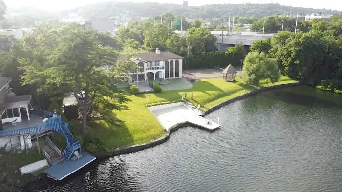 Brady's Pond Park Picture 5