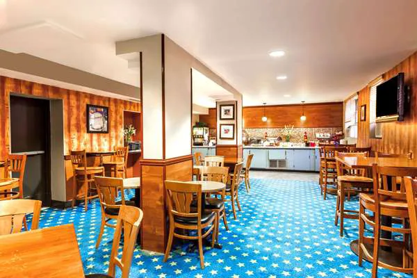 Ramada by Wyndham Jersey City Picture 10