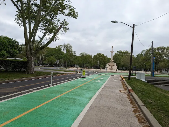 Lincoln Park Fountain Picture 1