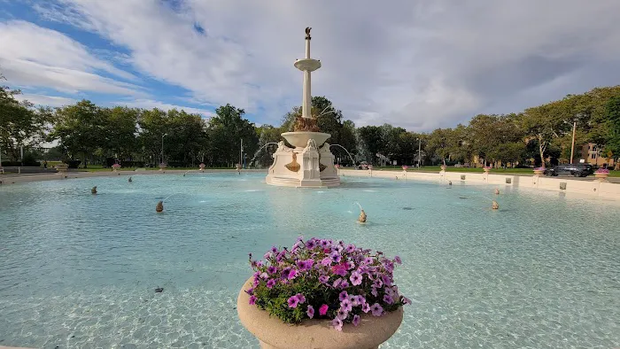 Lincoln Park Fountain Picture 4
