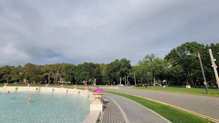 Lincoln Park Fountain Picture 3