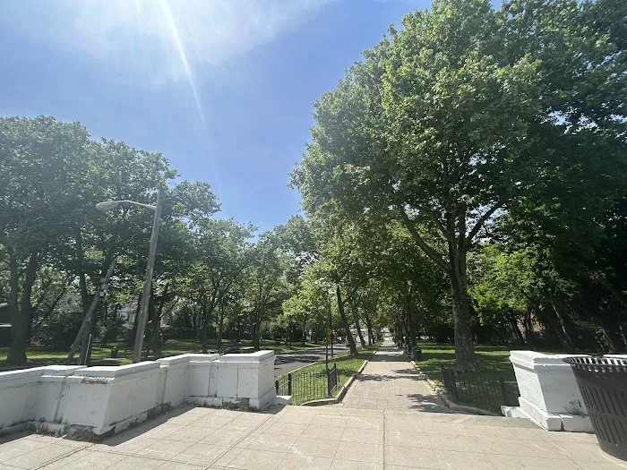 Lincoln Park Fountain Picture 8