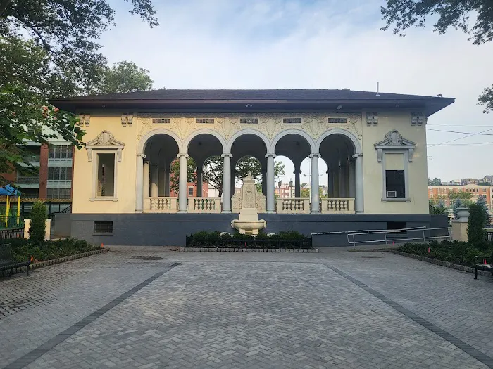 Columbus Park Picture 10
