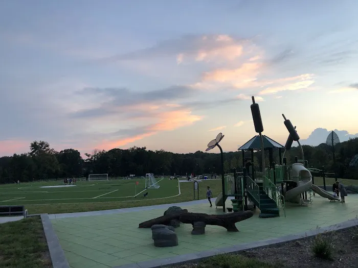 Lion Gate Park Picture 4