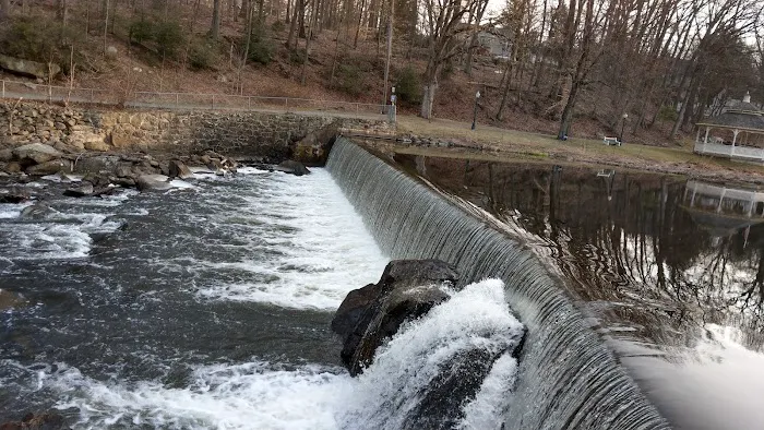 Canal Side Park Picture 5