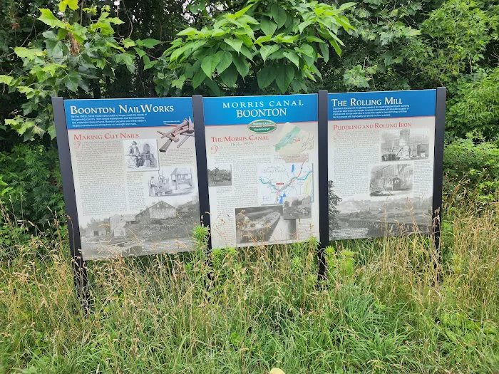 Canal Side Park Picture 4