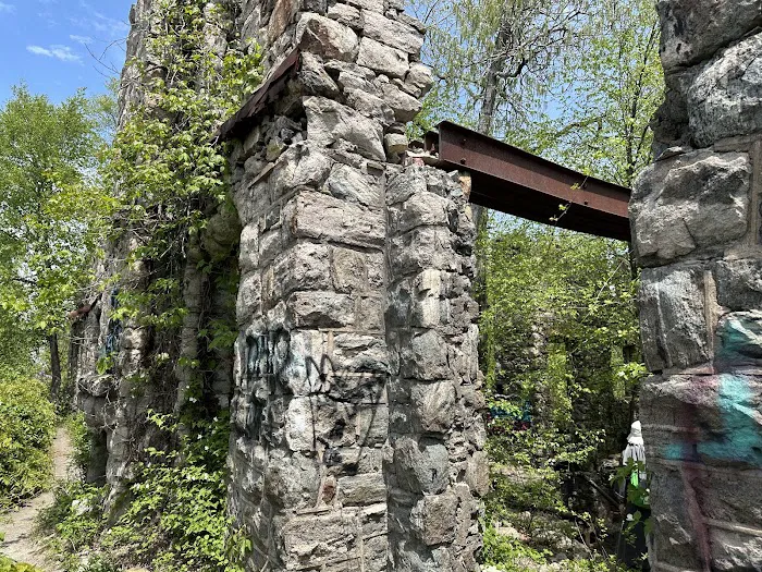 Hiking Trail Parking Area Picture 10