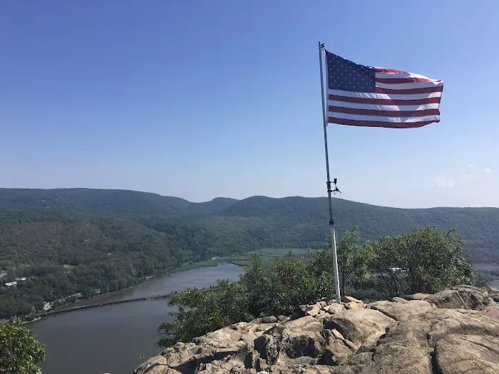 Appalachian Trail at Bear Mountain-Beacon Hwy Picture 1