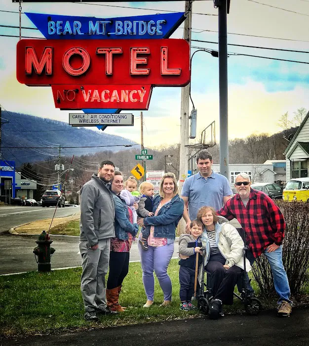 Bear Mountain Bridge Motel Picture 2
