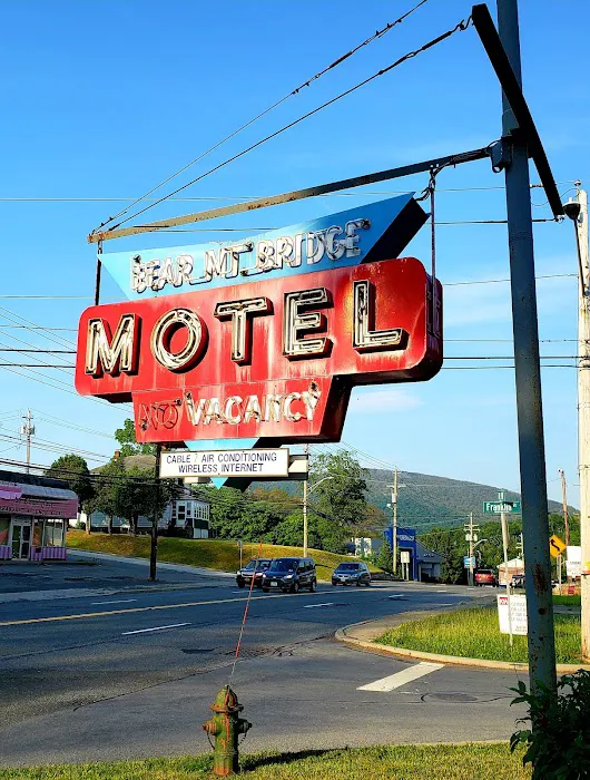Bear Mountain Bridge Motel Picture 7