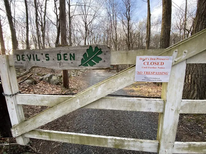 Devil's Den Preserve Pinchbeck Trail Parking Picture 5