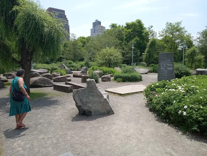 Stonefield Landscape Sculpture Picture 2