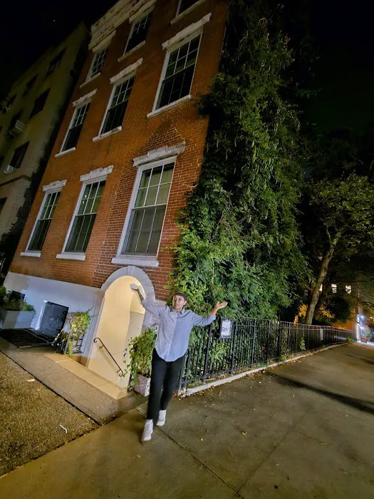 Charlton Plaza Picture 6