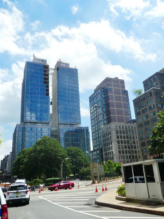 Freeman Plaza North Picture 9