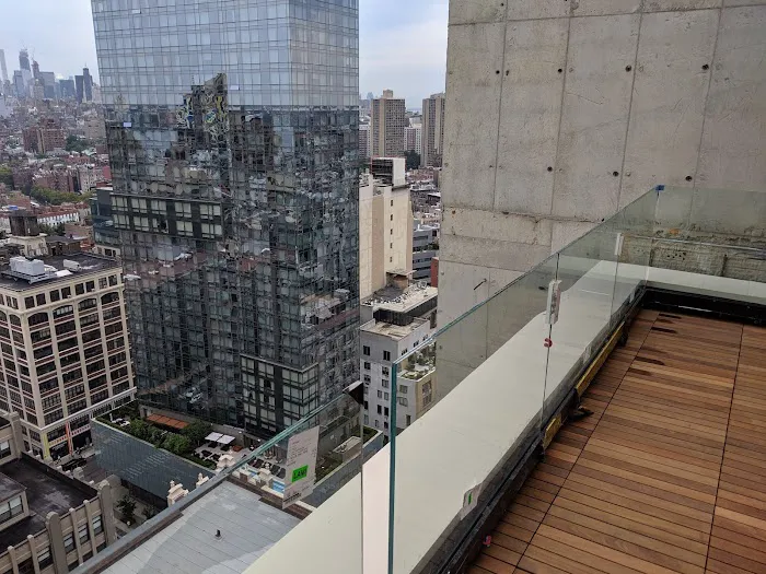 Freeman Plaza East Picture 5