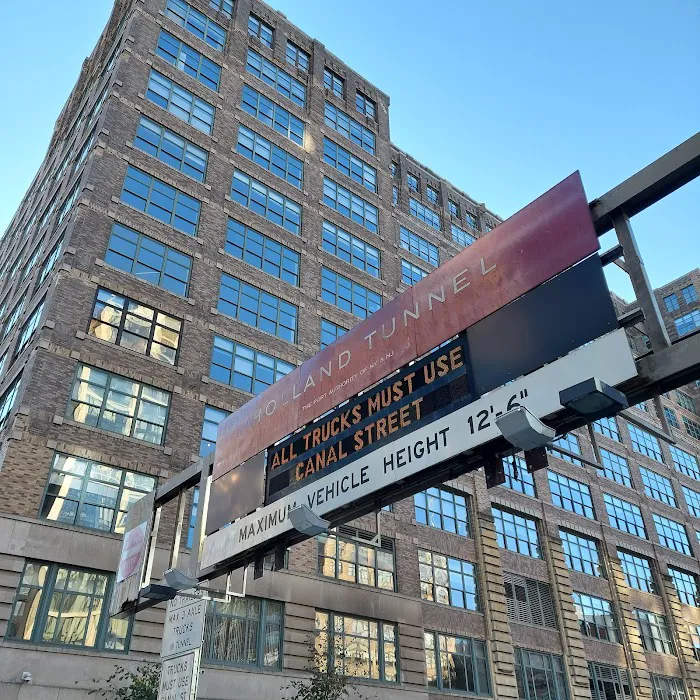 Freeman Plaza East Picture 7