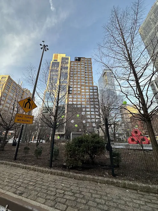 Freeman Plaza East Picture 10