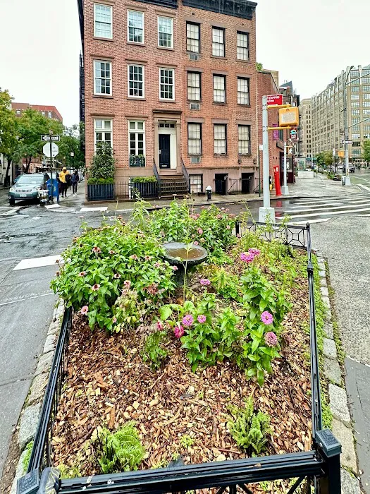 Greenstreets Birdbath Garden Picture 3