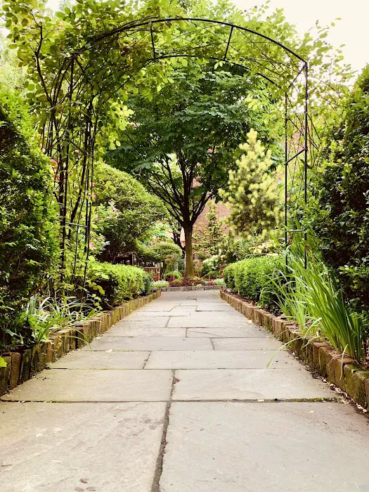 Secret Garden at St. Luke in the Fields Picture 9