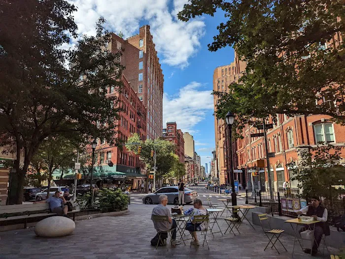 Bogardus Plaza Picture 2