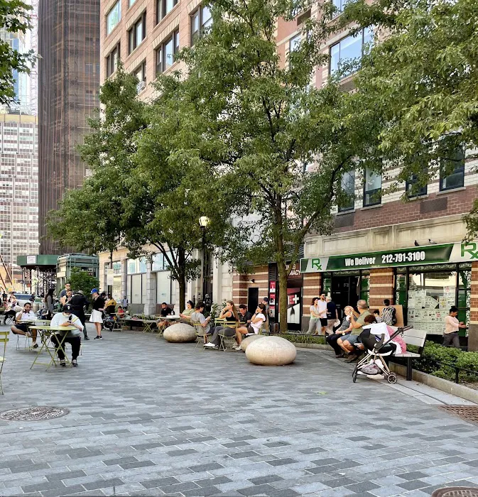 Bogardus Plaza Picture 4